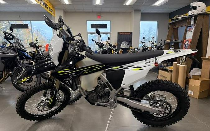 2026 Triumph TF 450-E Jet Black/Pure White