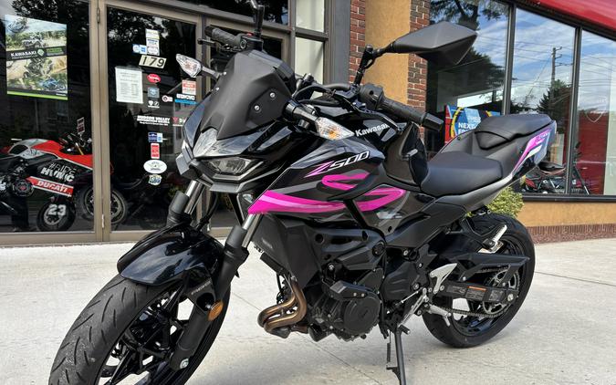 2025 Kawasaki Z500 ABS Metallic Spark Black/Metallic Matte Graphenesteel Gray - 3848U