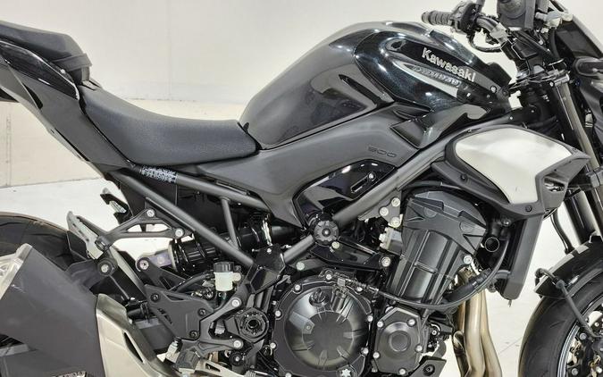 2025 Kawasaki Z900 ABS Metallic Spark Black/Metallic Carbon Gray