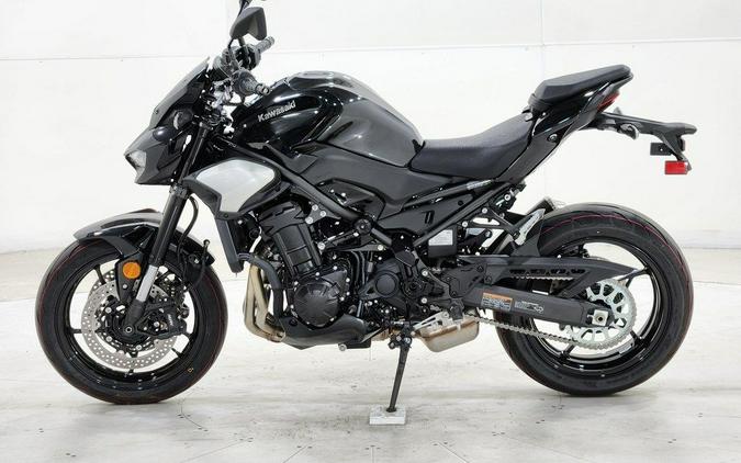2025 Kawasaki Z900 ABS Metallic Spark Black/Metallic Carbon Gray
