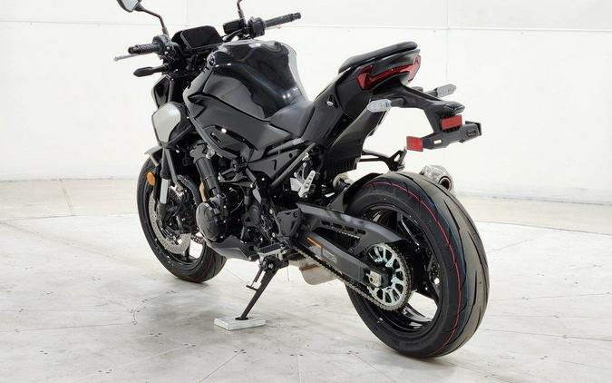 2025 Kawasaki Z900 ABS Metallic Spark Black/Metallic Carbon Gray