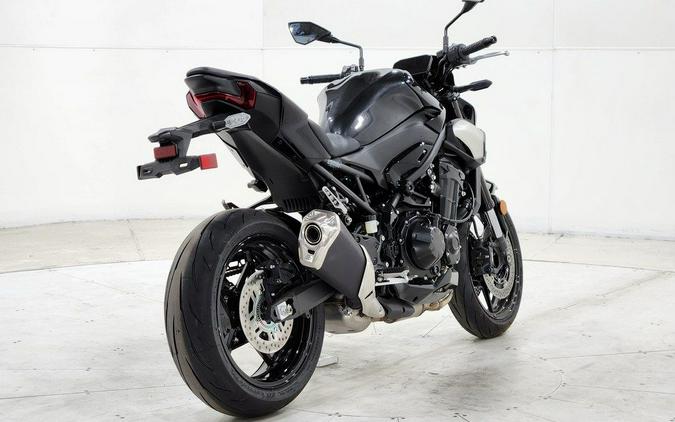 2025 Kawasaki Z900 ABS Metallic Spark Black/Metallic Carbon Gray