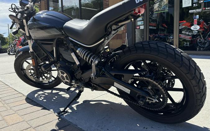 2017 Ducati Scrambler Sixty2 Shining Black - 3824U