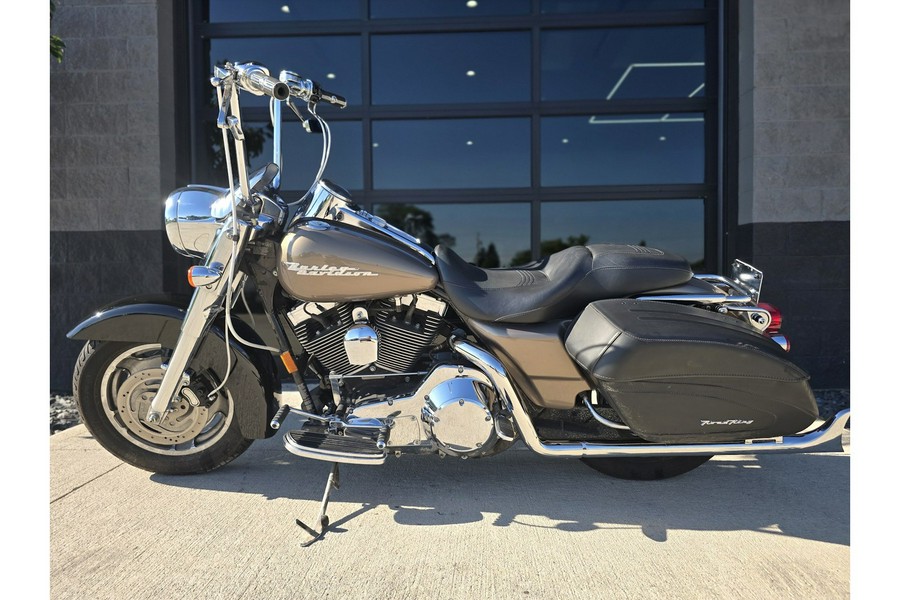 2004 ROAD KING CUSTOM - Harley-Davidson®