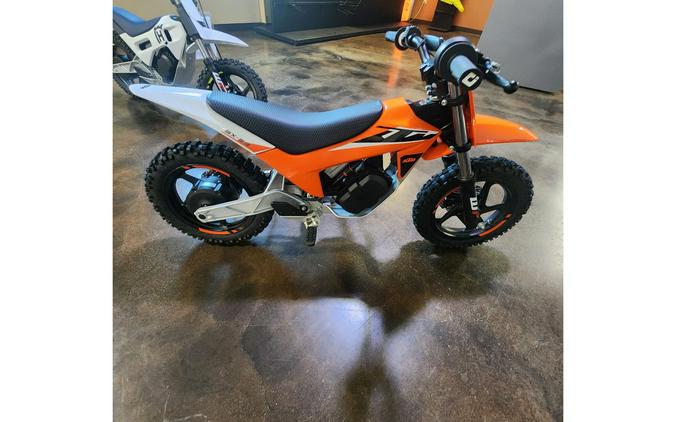 FIRST LOOK! THE ALUMINUM FRAMED 2024 KTM SX-E 2 IS COMING SOON