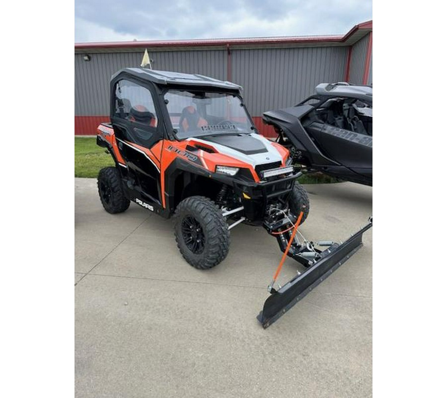 2016 Polaris® General™ 1000 EPS Deluxe Orange Burst