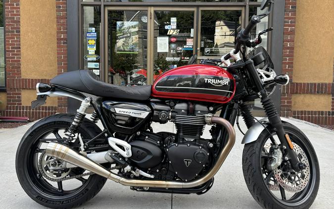 2019 Triumph Speed Twin Korosi Red and Storm Grey - 3852U