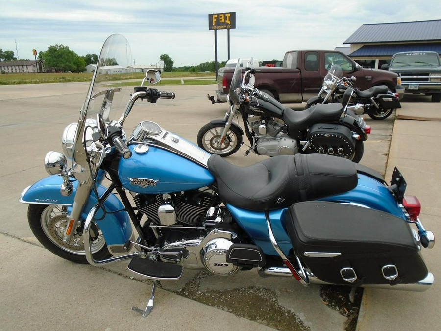 2011 Harley-Davidson® FLHRC