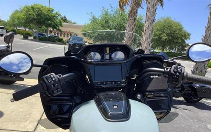 2024 Indian Motorcycle Challenger® Dark Horse® Icon with PowerBand Audio Package