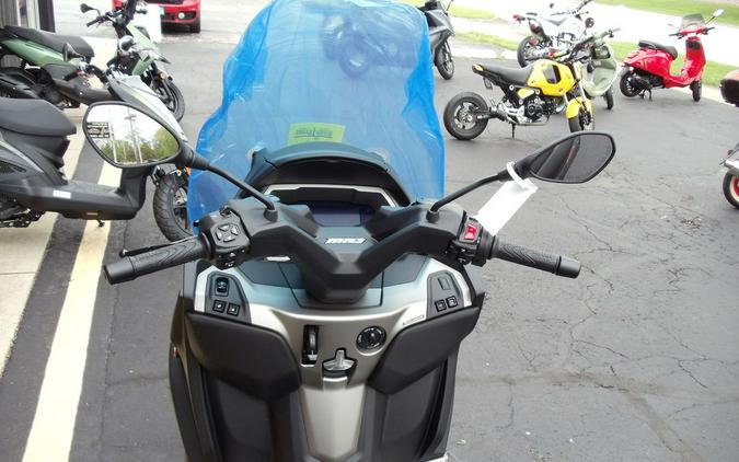 2024 Piaggio MP3 530 Exclusive