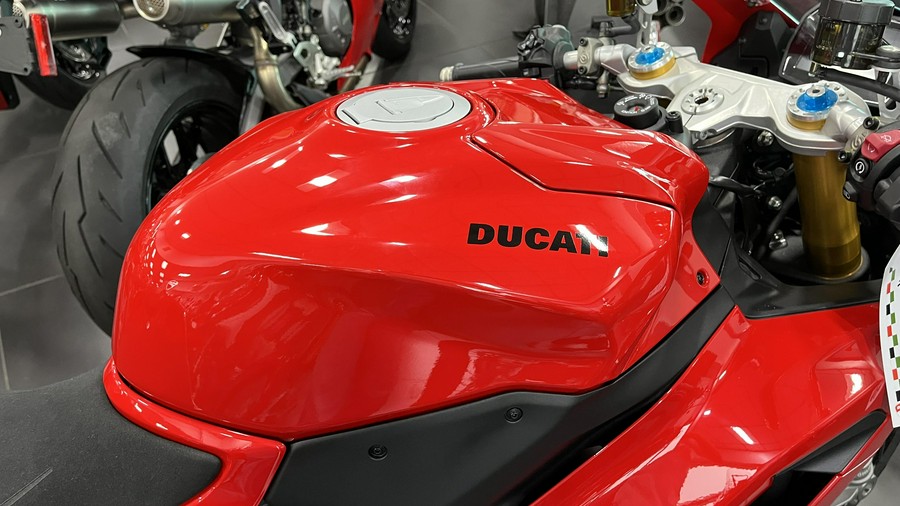 2025 Ducati PANIGALE V2S 896