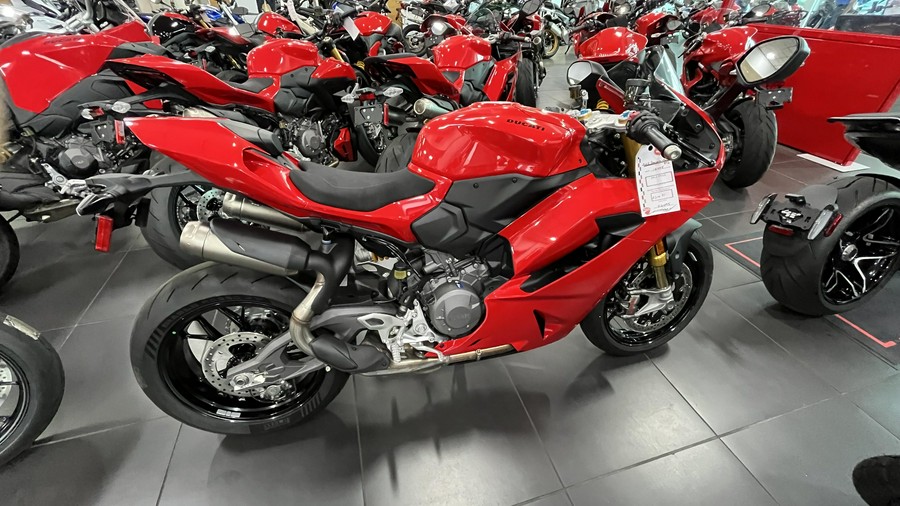 2025 Ducati PANIGALE V2S 896