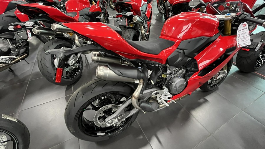 2025 Ducati PANIGALE V2S 896