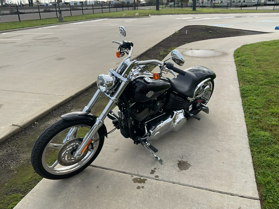 FXCWC 2011 Softail® Rocker™ C