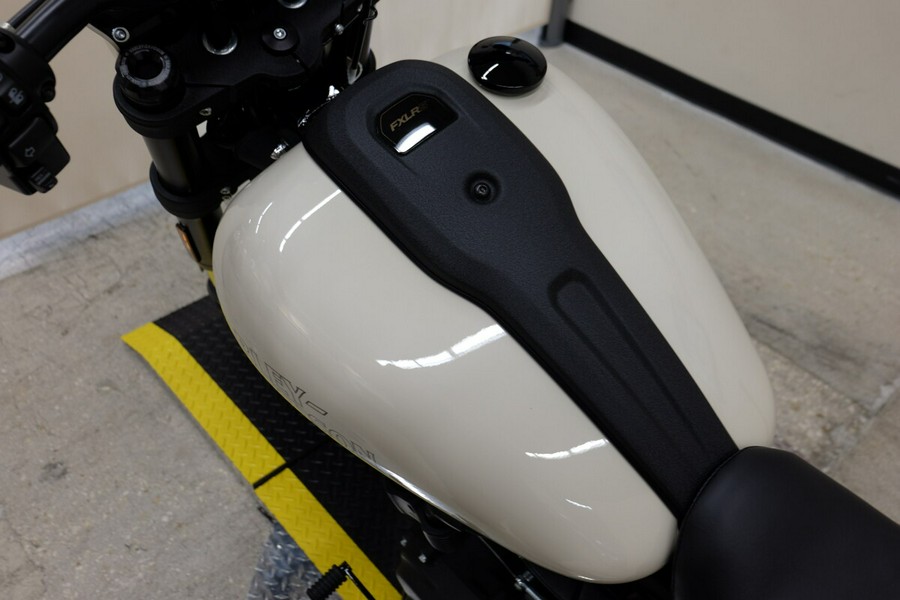 2023 FXLRS Low Rider® S - In White Sand Pearl