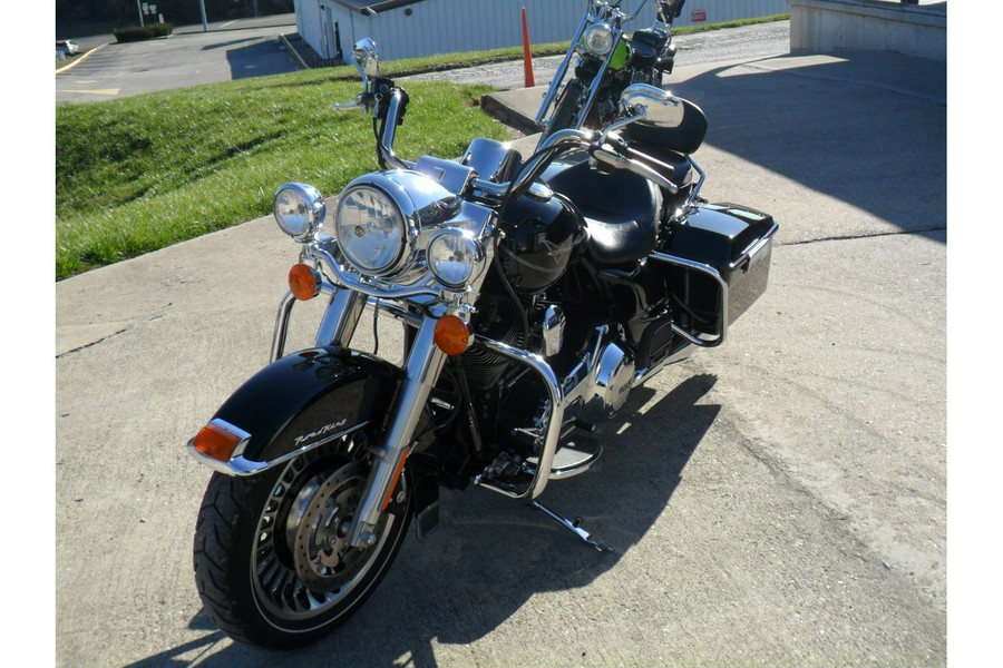 2013 Harley-Davidson® FLHR
