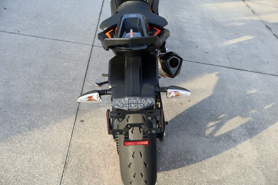 2023 KTM 890 Duke R