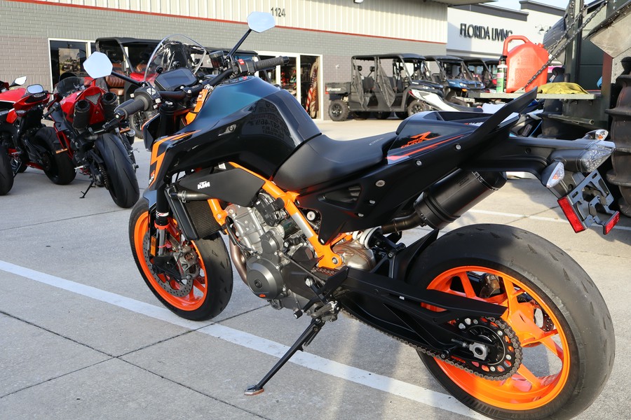 2023 KTM 890 Duke R