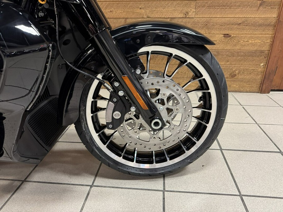 2026 Harley-Davidson® Street Glide 3 Limited Vivid Black Black Trim FLHLT