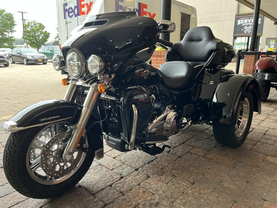 2024 Harley-Davidson Tri Glide Ultra FLHTCUTG