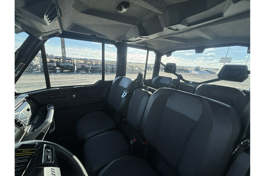 2026 Can-Am SSV DEF MAX XTCAB 65 HD11 CA HB 26 XT CAB HD11