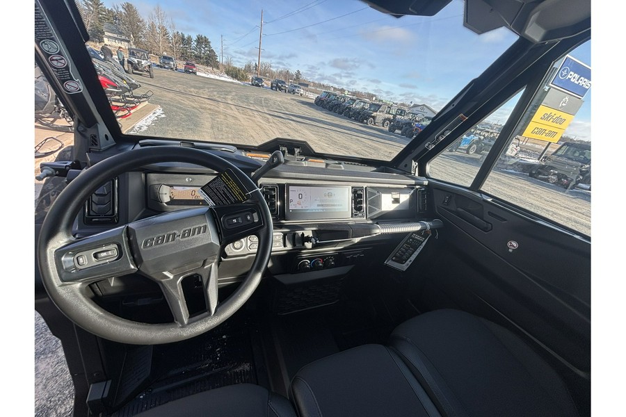 2026 Can-Am SSV DEF MAX XTCAB 65 HD11 CA HB 26 XT CAB HD11