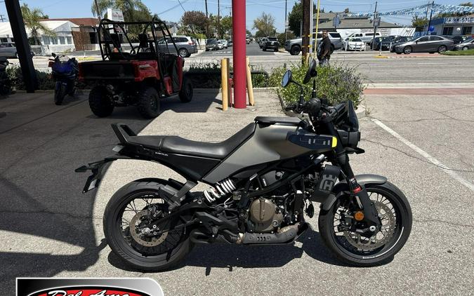 2024 Husqvarna SVARTPILEN 401
