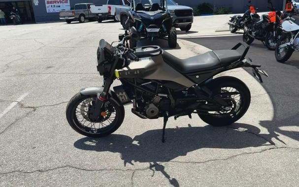 2024 Husqvarna SVARTPILEN 401