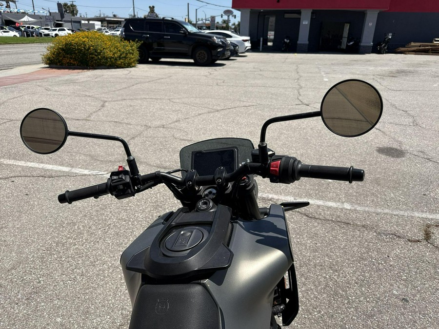 2024 Husqvarna SVARTPILEN 401