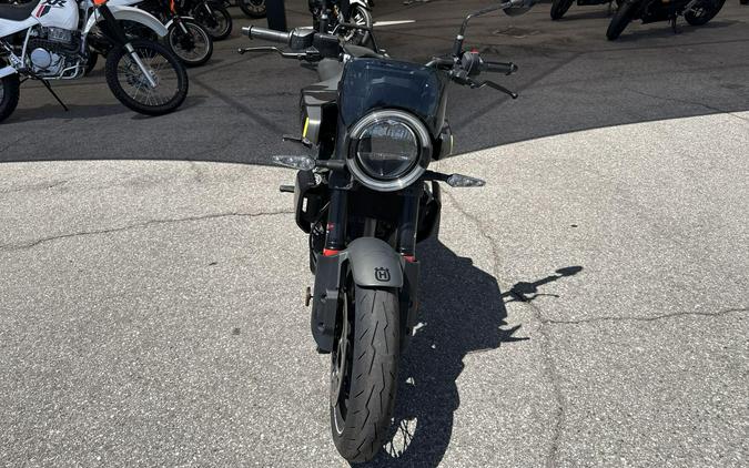 2024 Husqvarna SVARTPILEN 401