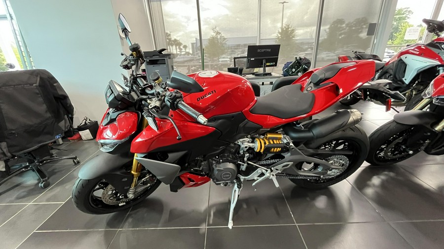 2025 Ducati STREETFIGHTER V2S 896