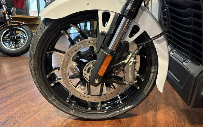 2025 Indian Motorcycle® Challenger® Limited 112 Ghost White Metallic with Black Metallic