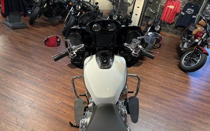 2025 Indian Motorcycle® Challenger® Limited 112 Ghost White Metallic with Black Metallic