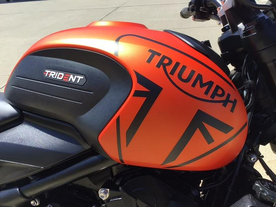 2023 Triumph Trident 660 Matte Baja Orange / Matte Storm Grey