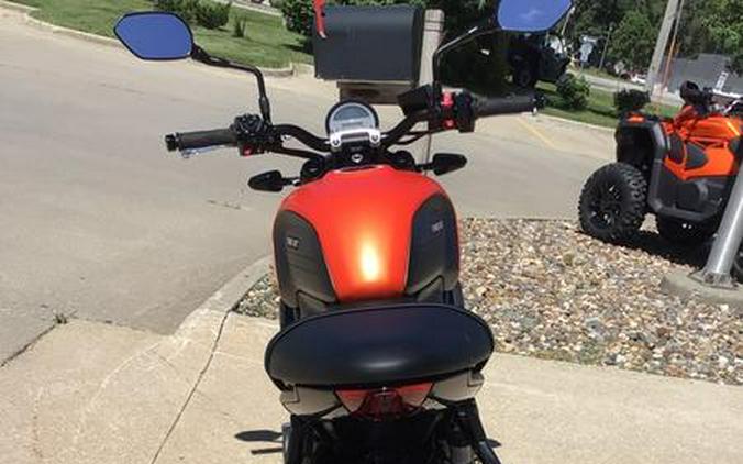 2023 Triumph Trident 660 Matte Baja Orange / Matte Storm Grey