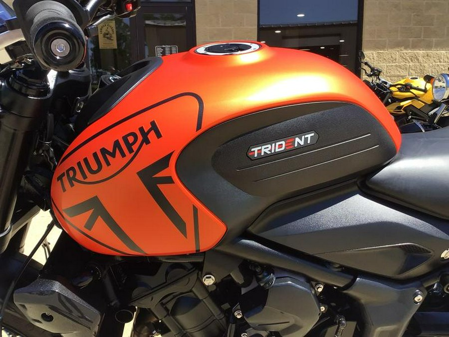 2023 Triumph Trident 660 Matte Baja Orange / Matte Storm Grey