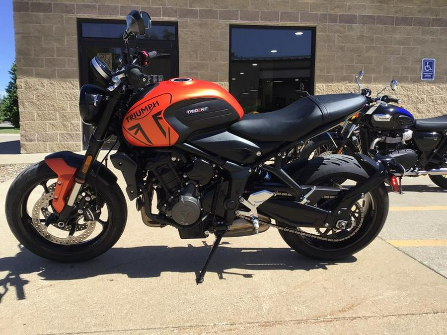 2023 Triumph Trident 660 Matte Baja Orange / Matte Storm Grey