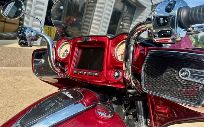 2020 Indian Motorcycle® Roadmaster® Icon Series Ruby Metallic/Pearl White