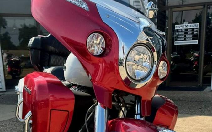 2020 Indian Motorcycle® Roadmaster® Icon Series Ruby Metallic/Pearl White