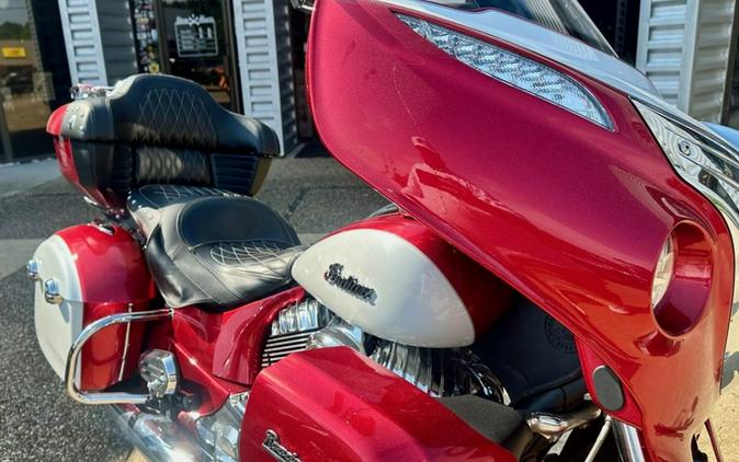 2020 Indian Motorcycle® Roadmaster® Icon Series Ruby Metallic/Pearl White