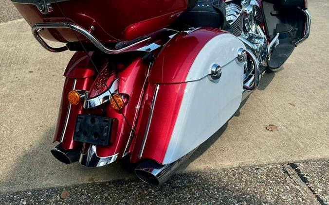 2020 Indian Motorcycle® Roadmaster® Icon Series Ruby Metallic/Pearl White