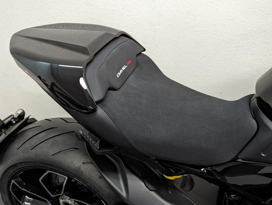 2024 Ducati Diavel V4 Black