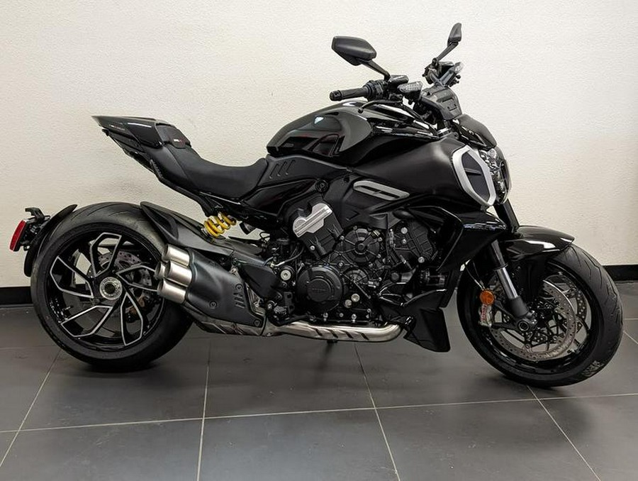 2024 Ducati Diavel V4 Black