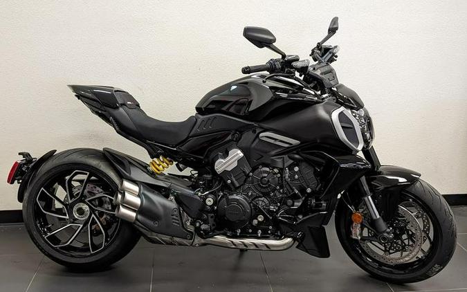 2024 Ducati Diavel V4 Black