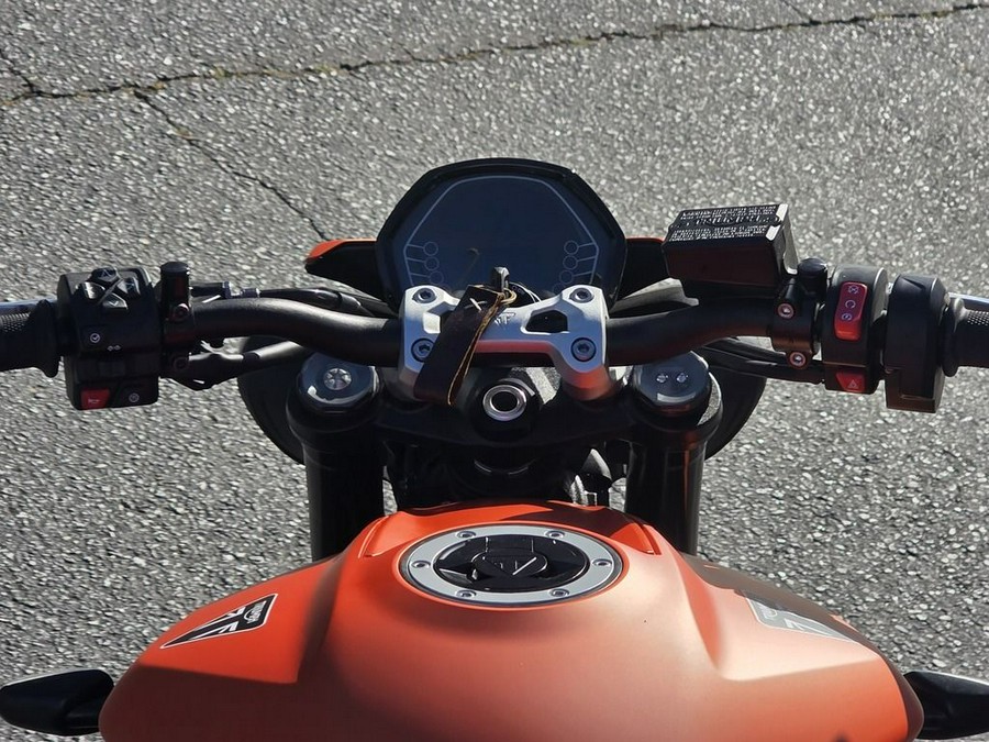 2025 Triumph Street Triple 765 R