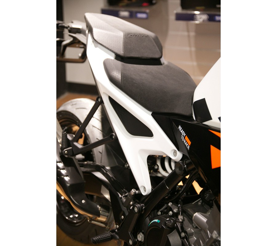 2027 KTM 990 DUKE