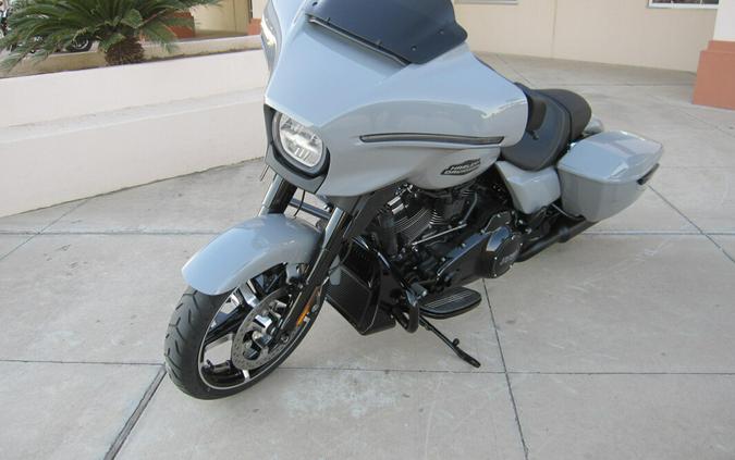 2025 Harley-Davidson Street Glide Billiard Gray