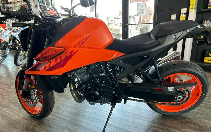 2024 KTM 990 Duke