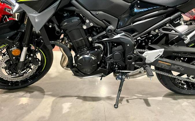 2024 Kawasaki Z900 ABS Metallic Spark Black/Metallic Matte Dark Gray