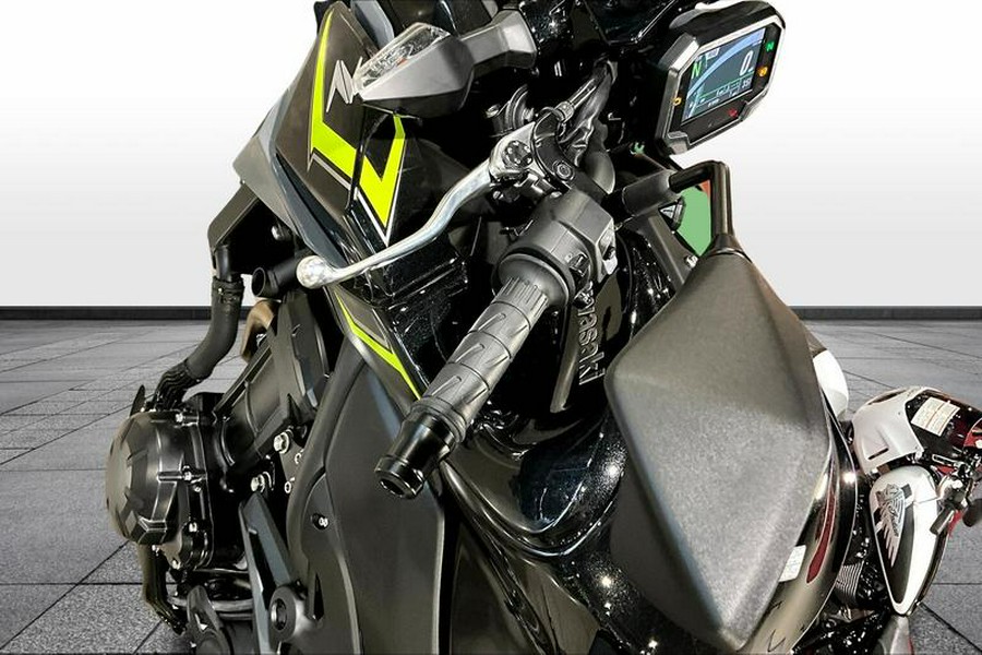 2024 Kawasaki Z900 ABS Metallic Spark Black/Metallic Matte Dark Gray